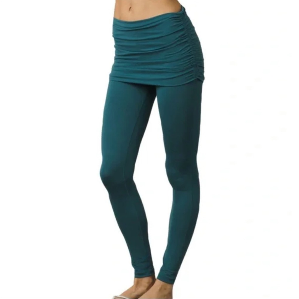 Prana “Remmy” skirted leggings in size L